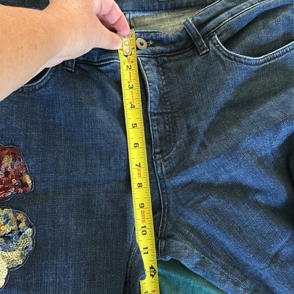 Anthropologie- Pilcro- Slim Boyfriend, Engineered Floral Sequin Detail, Size 31 - Picture 15 of 15